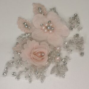 Luxe roze bloem bruidsapplicatie
