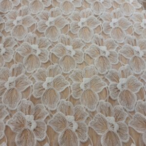 Kant witte grote bloemen