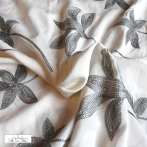 Zilver geborduurde blaadjes viscose