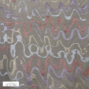 Geborduurde golven beige viscose